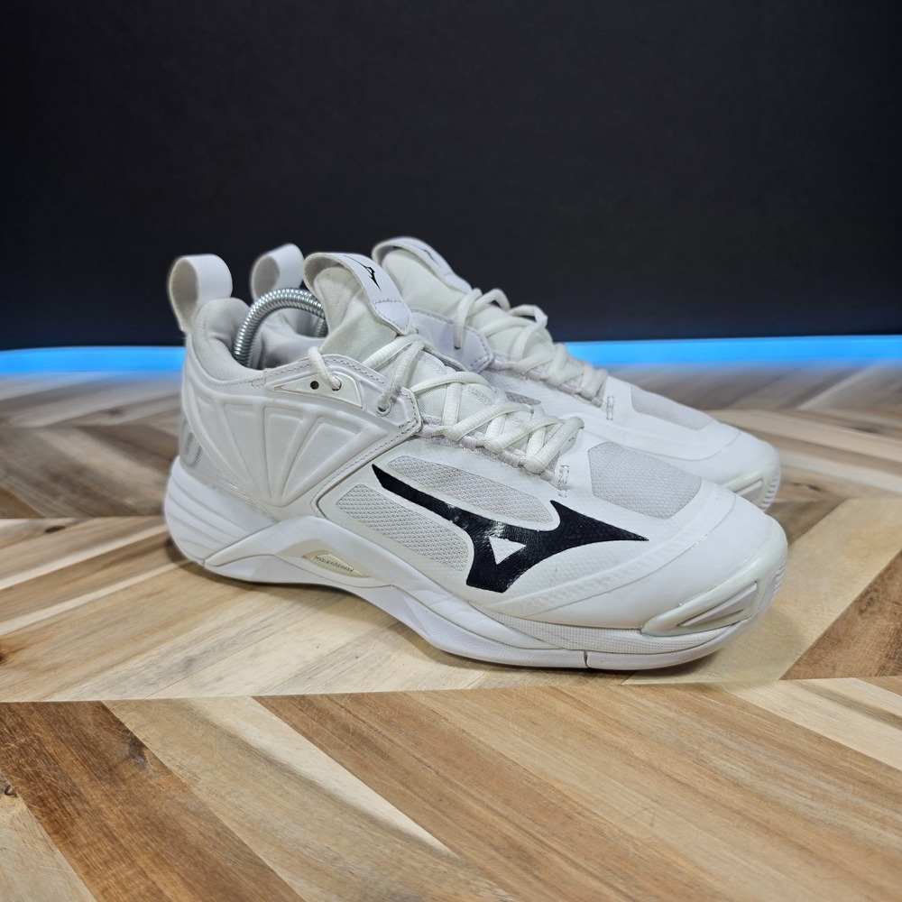 New Mizuno Women's Sz 10 Wave Momentum 2 White Black Volleyball Shoes.